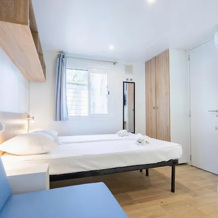 Small Camp Kr Vip Full Service * Baia Domizia