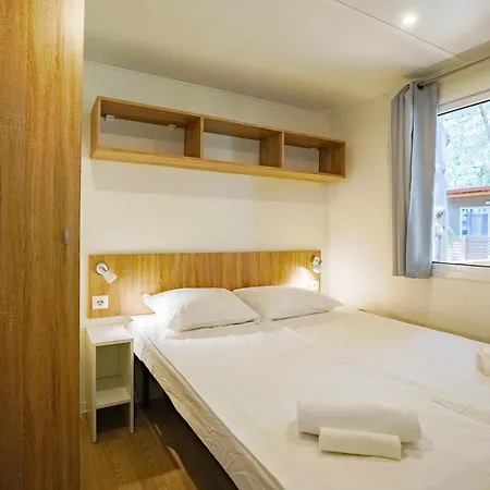 Small Camp Kr Vip Full Service * Baia Domizia